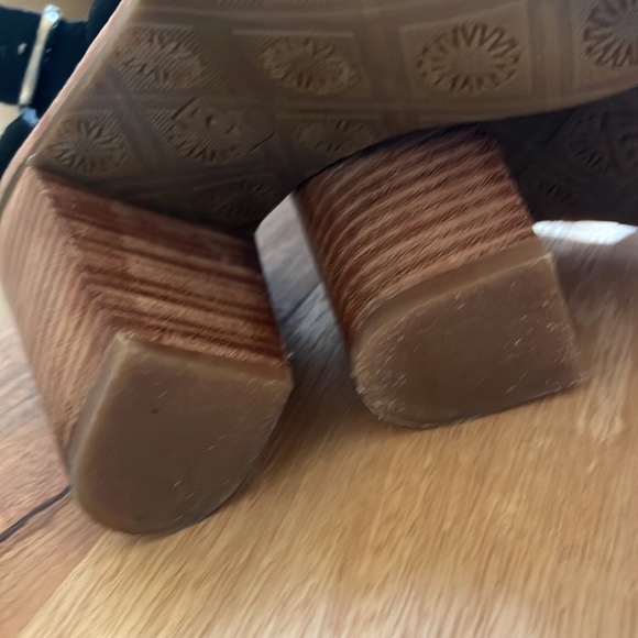 UGGs in great condition - Picture 5 of 7